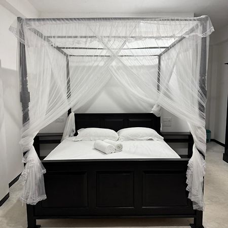 La Fiesta Bed & Breakfast Weligama Exterior photo