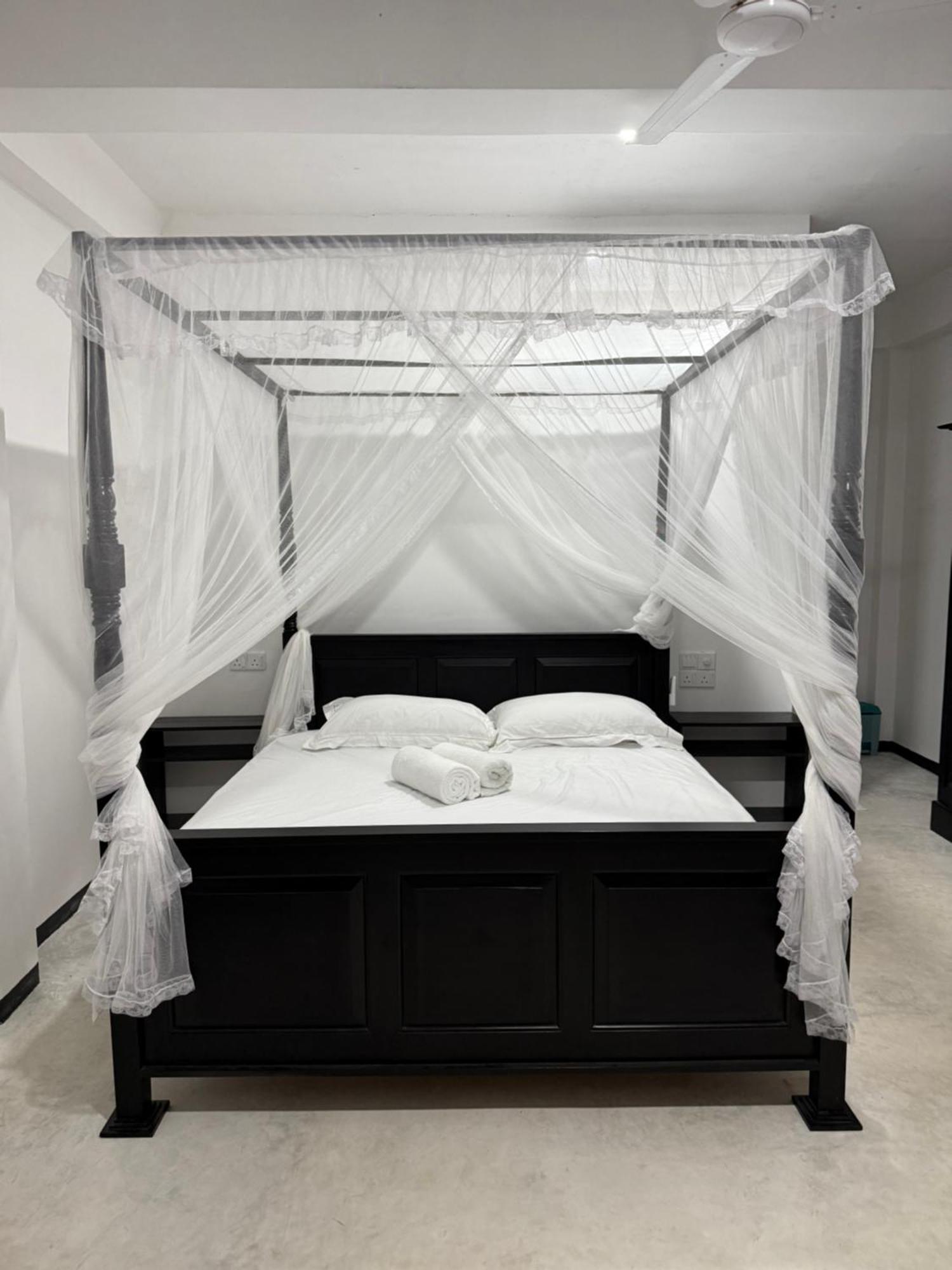 La Fiesta Bed & Breakfast Weligama Exterior photo