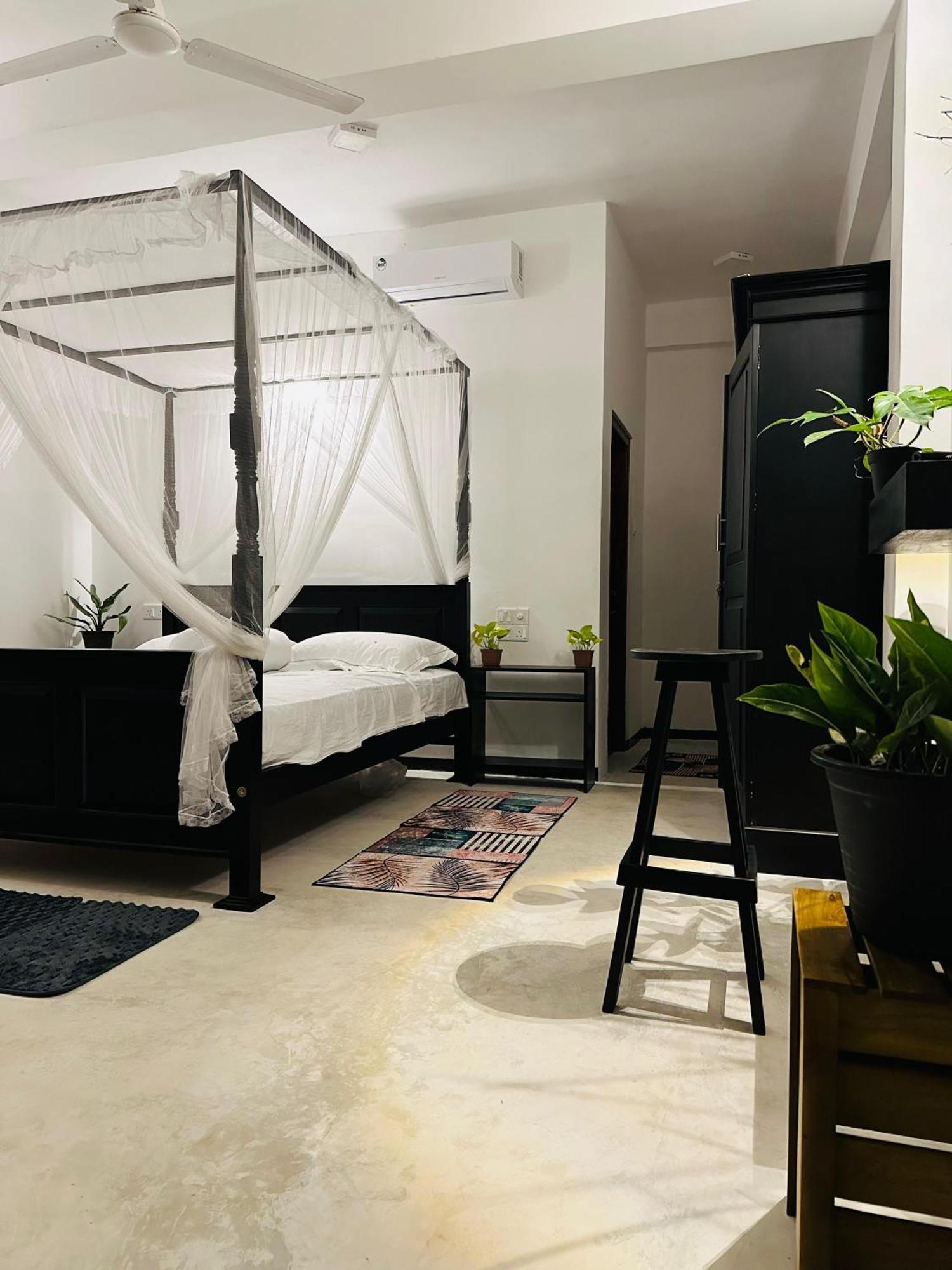 La Fiesta Bed & Breakfast Weligama Exterior photo